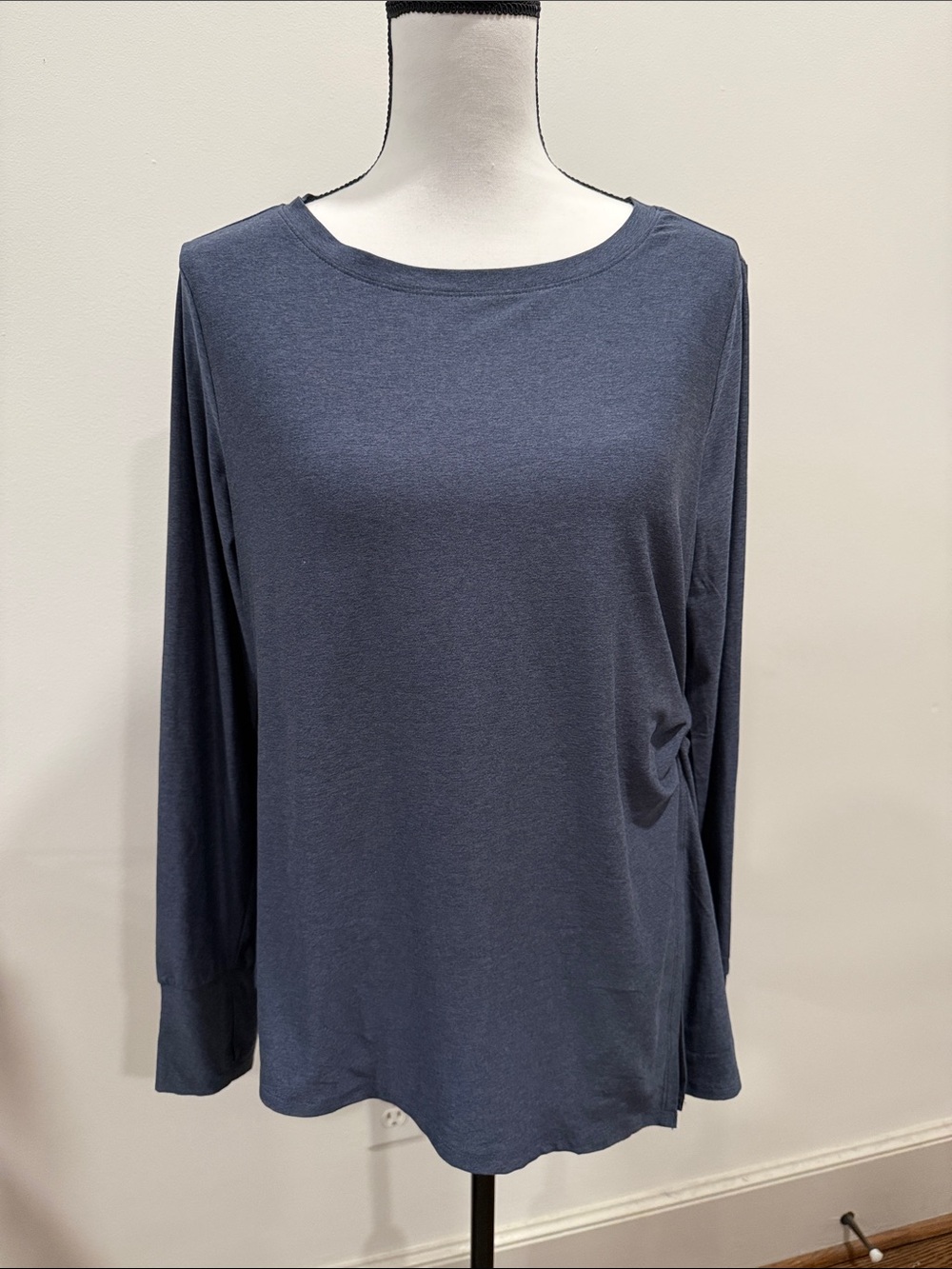Old Navy Active Cloud Motion Dusk Navy Long-Sleeve Knot Side Top Size Medium